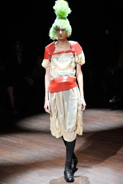 Look 30